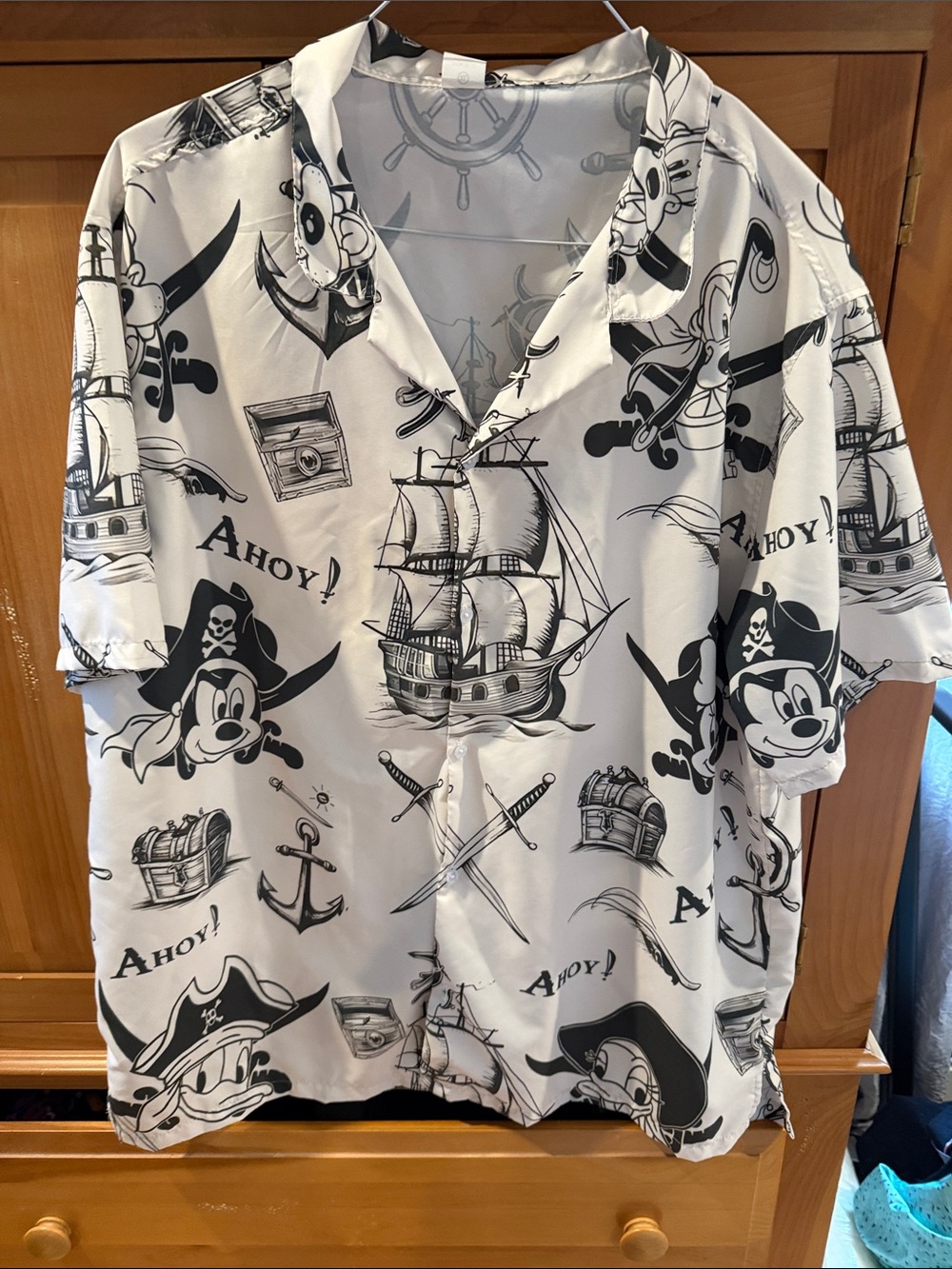 Disney Mickey& Friends Pirate Themed Hawaiian Button Down  Shirt size XL